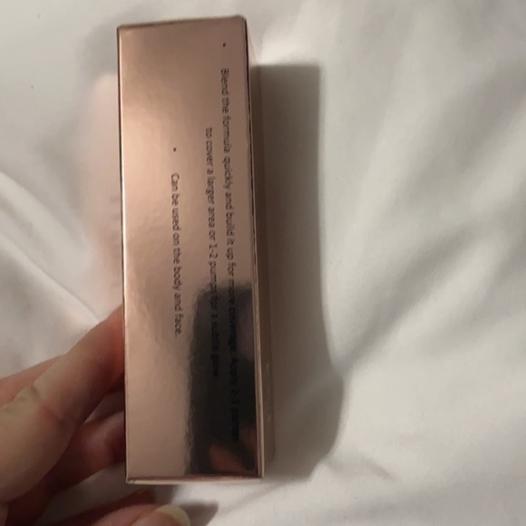 Eloise get gleaming body glow illuminator - Picture 2 of 4